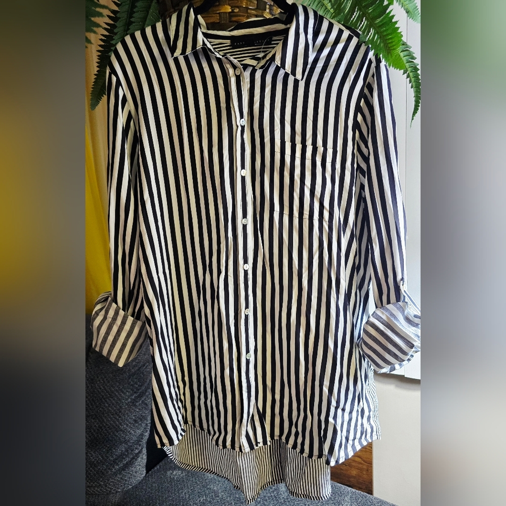 Jane + Delancey black and white striped button down blouse. Size XL.